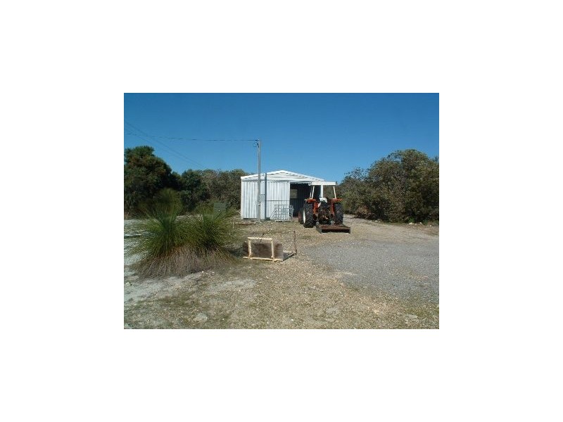 699 Chitna Rd, Neergabby WA 6503