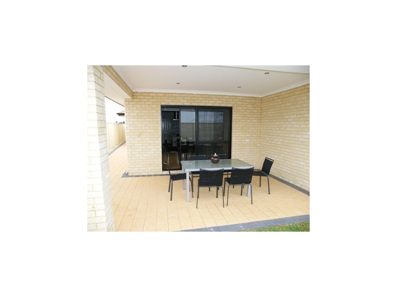 19 Kembla Circle, Madeley WA 6065