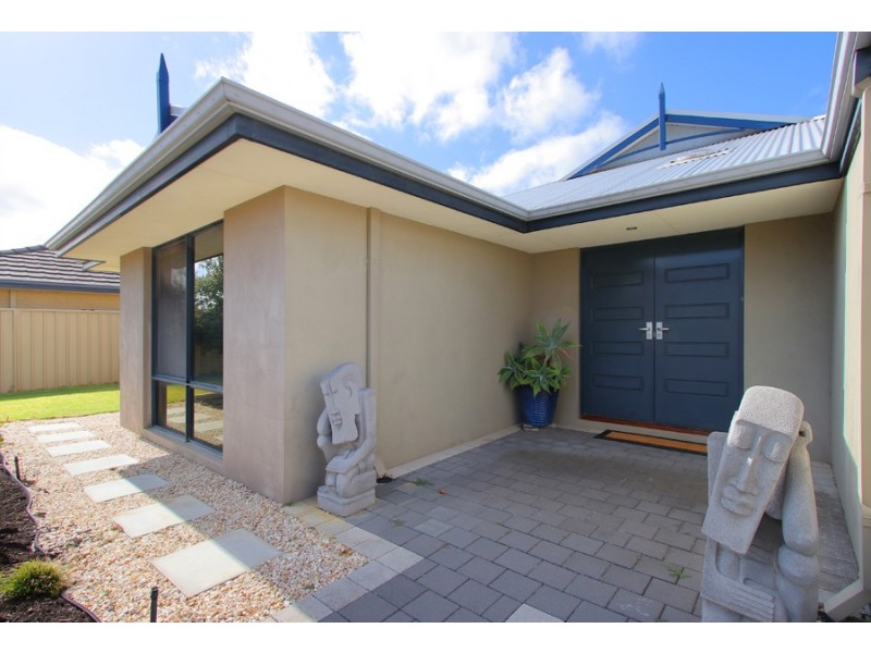 11 Kansas Lane, Hocking WA 6065