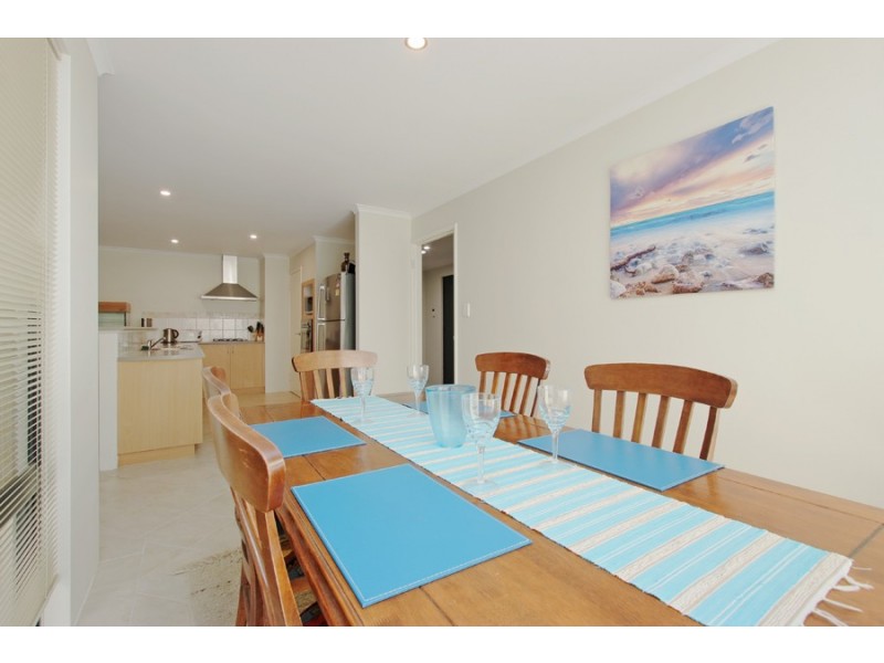 11 Kansas Lane, Hocking WA 6065