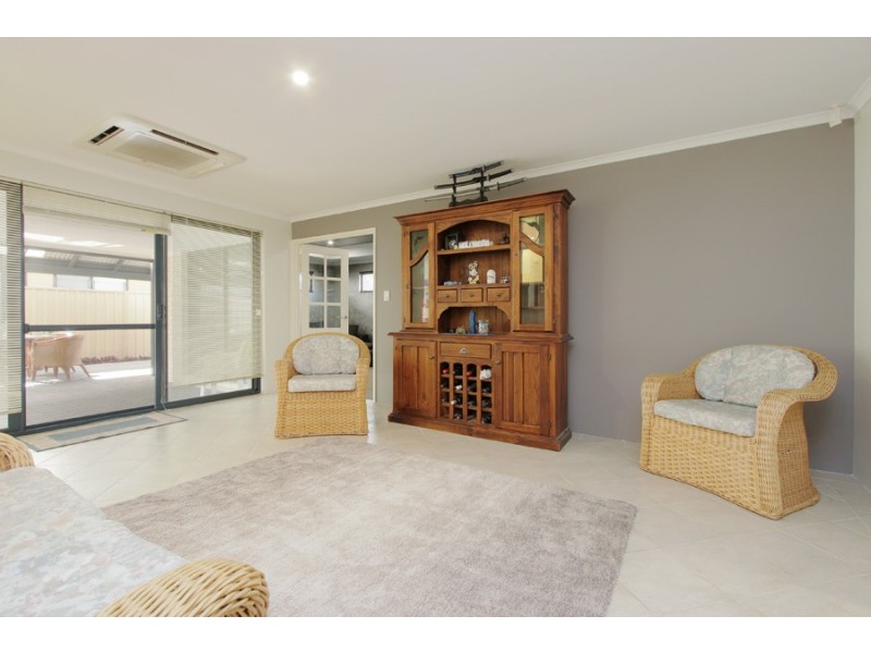 11 Kansas Lane, Hocking WA 6065