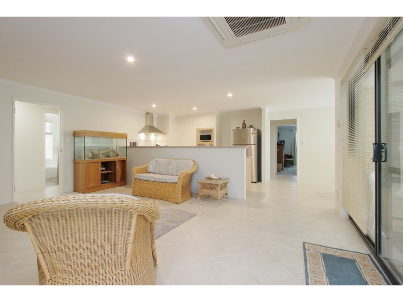 11 Kansas Lane, Hocking WA 6065