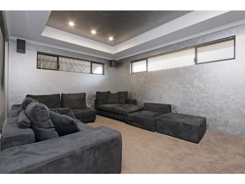 11 Kansas Lane, Hocking WA 6065