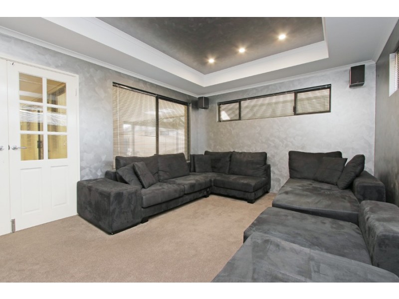 11 Kansas Lane, Hocking WA 6065