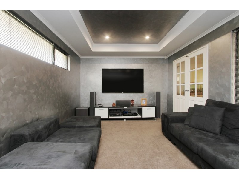 11 Kansas Lane, Hocking WA 6065