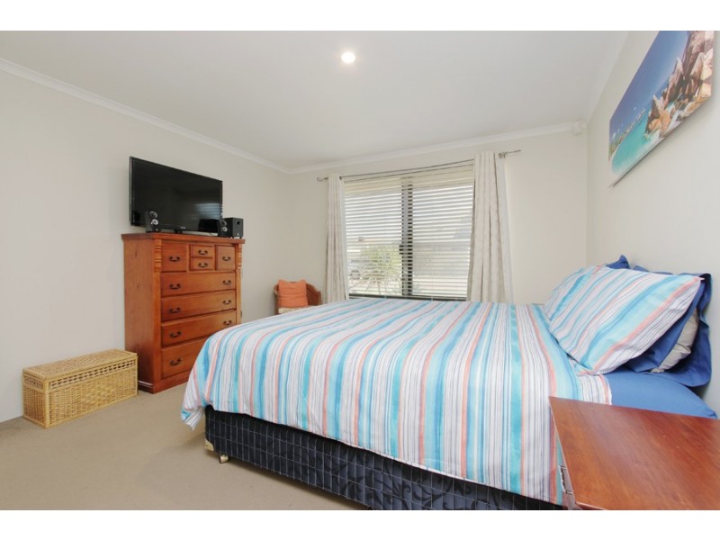 11 Kansas Lane, Hocking WA 6065