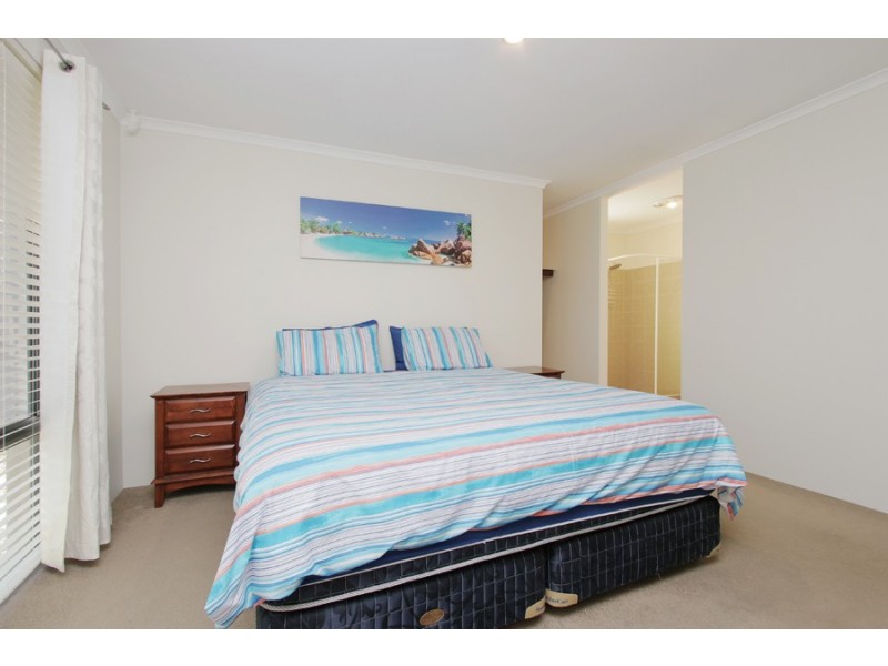 11 Kansas Lane, Hocking WA 6065