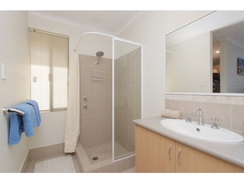 11 Kansas Lane, Hocking WA 6065