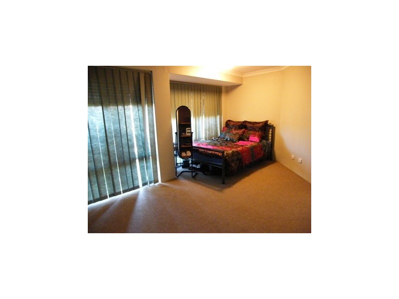 9 Retreat Green, Banksia Grove WA 6031