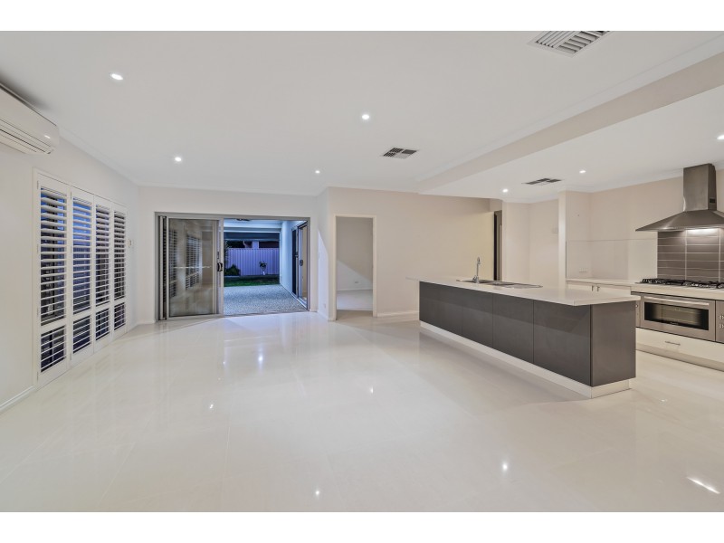 6 Dietes View, Sinagra WA 6065