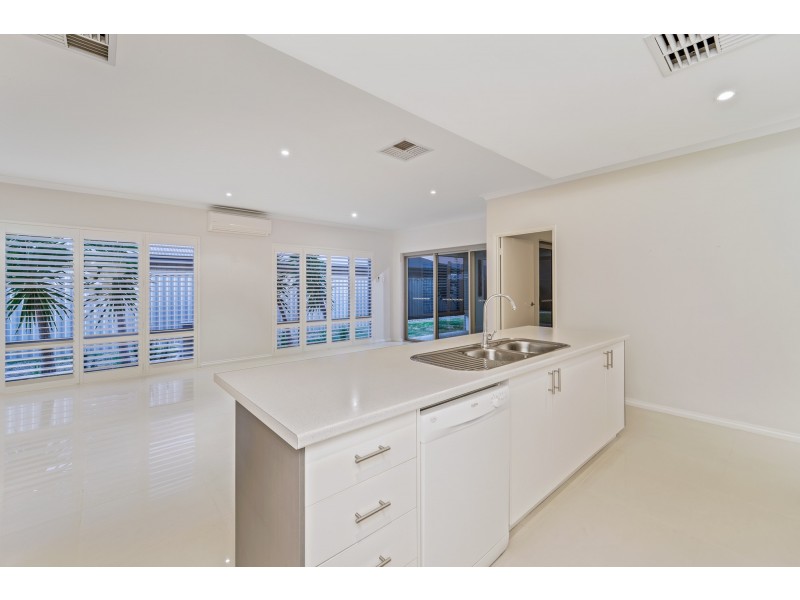 6 Dietes View, Sinagra WA 6065