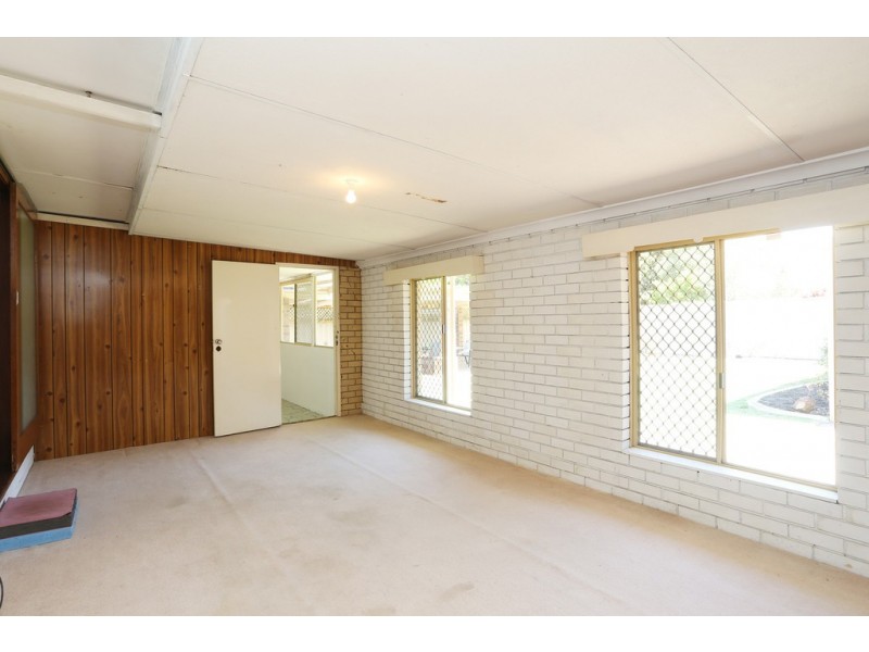 94 Casserley Avenue, Girrawheen WA 6064