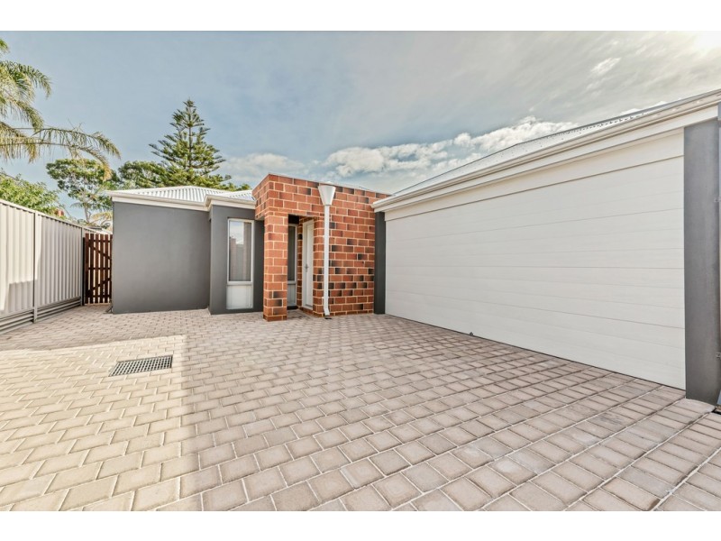 69C Danbury Cres, Girrawheen WA 6064