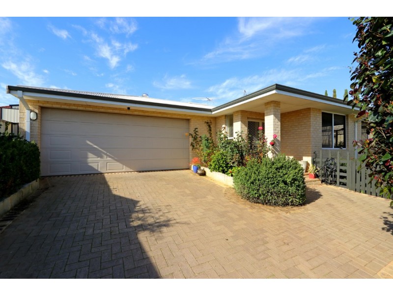 23 and 25 Lilac Hill Vista, Madeley WA 6065