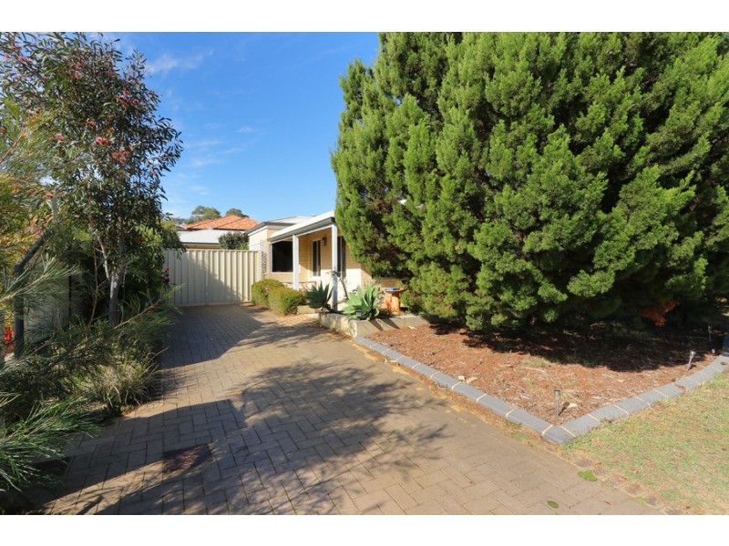 23 and 25 Lilac Hill Vista, Madeley WA 6065