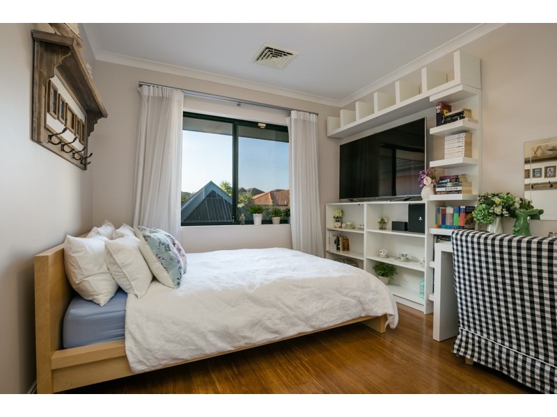 15 Cardiff Gate, Iluka WA 6028