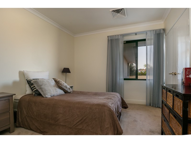 15 Cardiff Gate, Iluka WA 6028