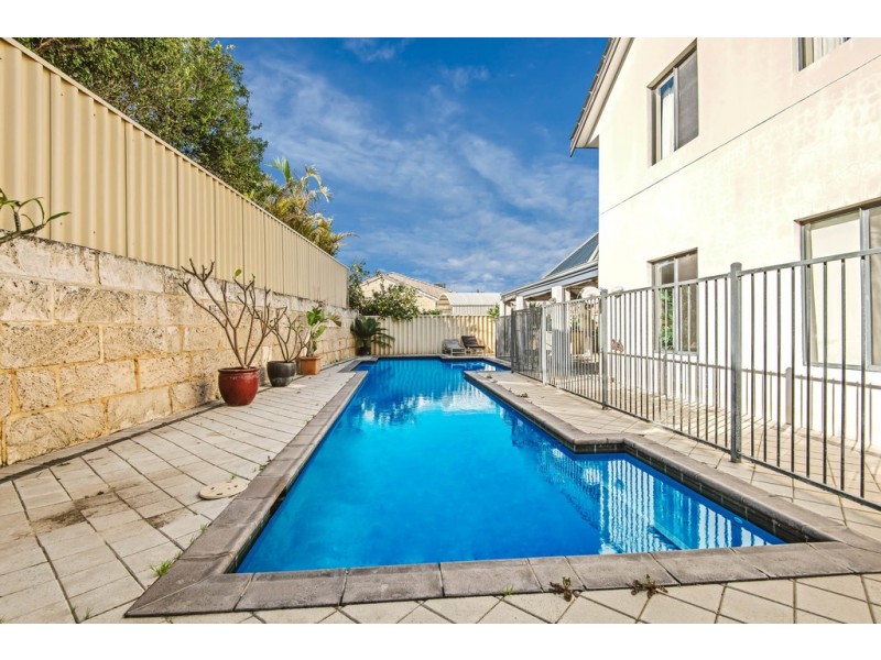 15 Cardiff Gate, Iluka WA 6028