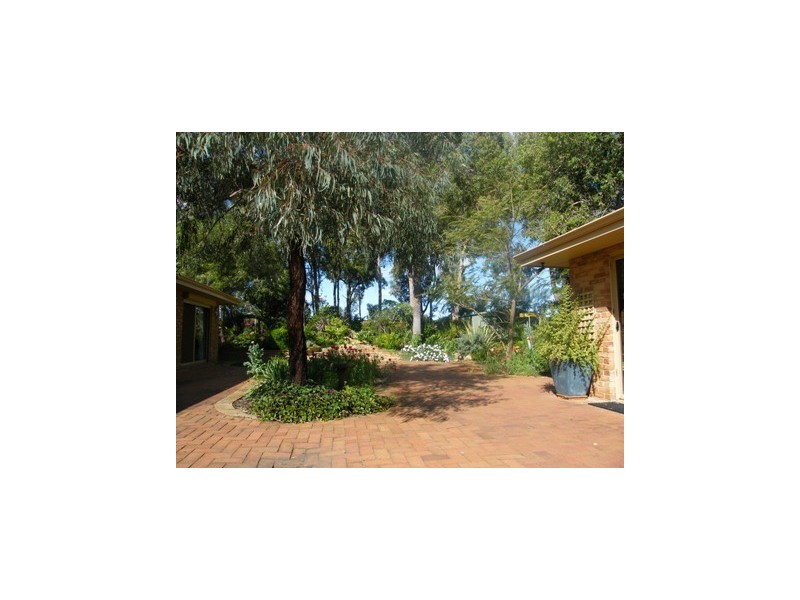 4 Agonis Place, Wanneroo WA 6065