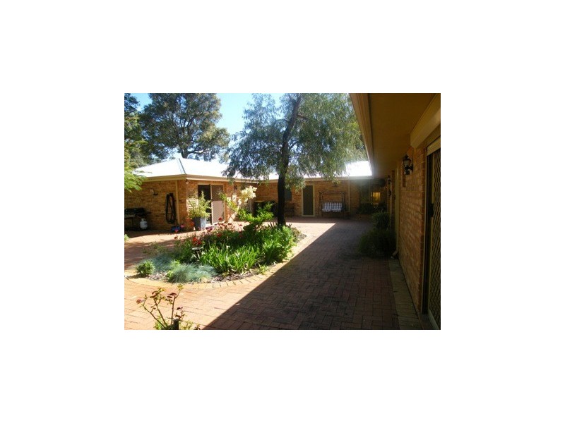 4 Agonis Place, Wanneroo WA 6065