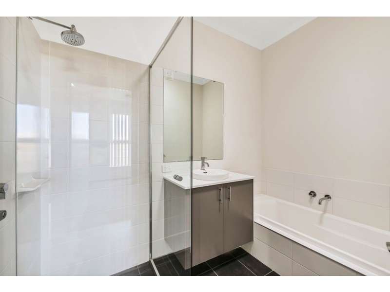 63 Cosmia Grove, Jindalee WA 6036