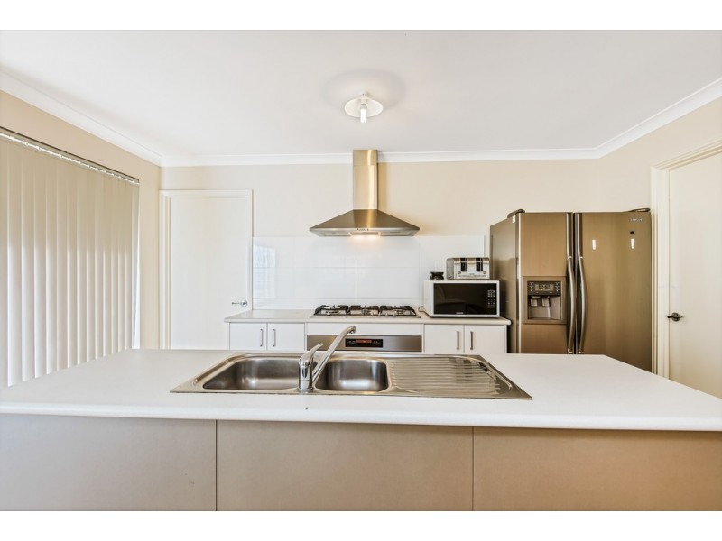 63 Grandis Boulevard, Banksia Grove WA 6031