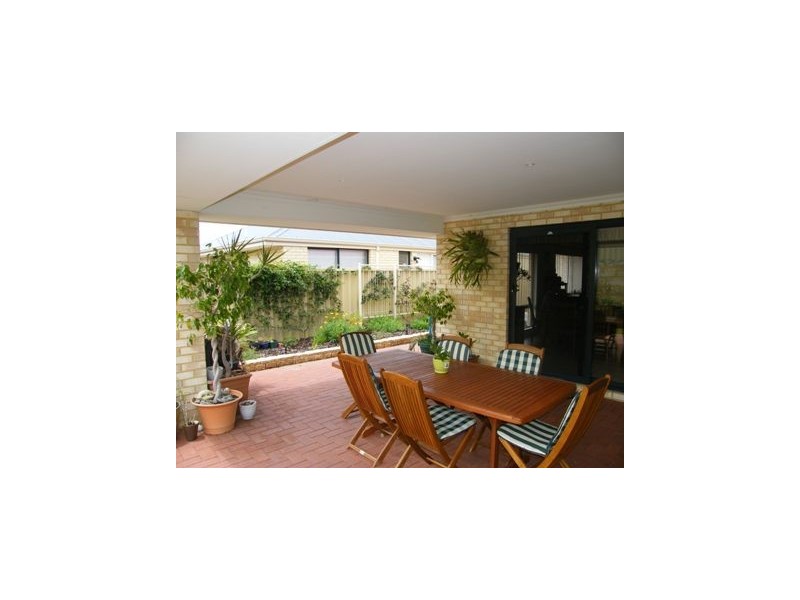 11 Mondrian App, Ashby WA 6065