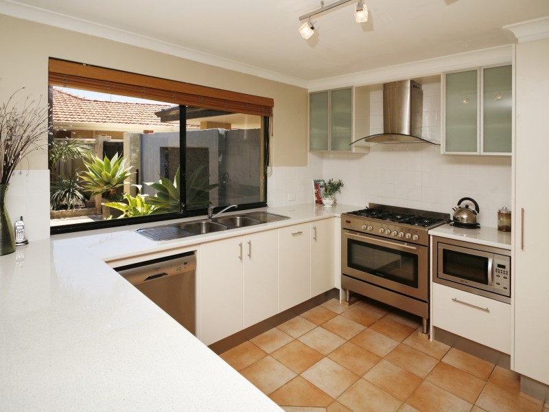 9 Gutha Rtt, Hocking WA 6065