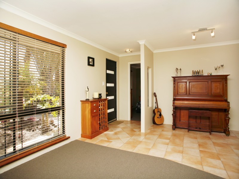 9 Gutha Rtt, Hocking WA 6065