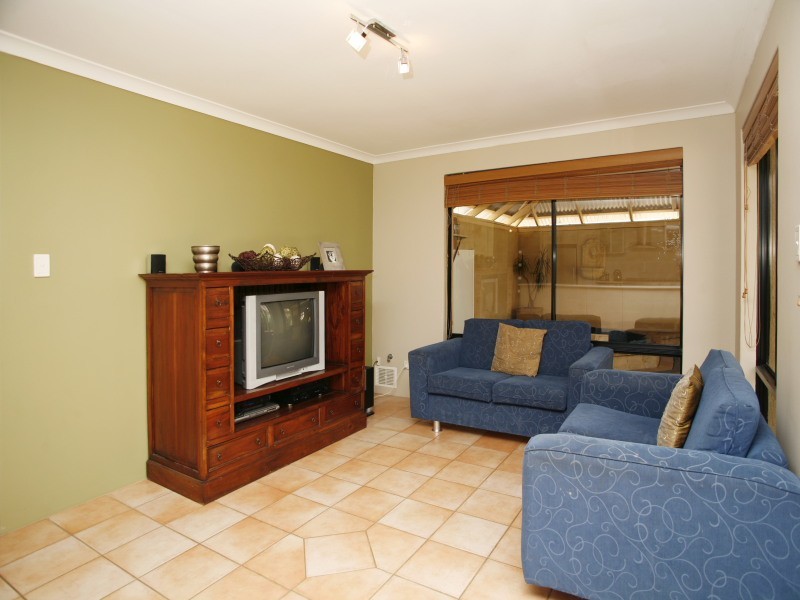 9 Gutha Rtt, Hocking WA 6065