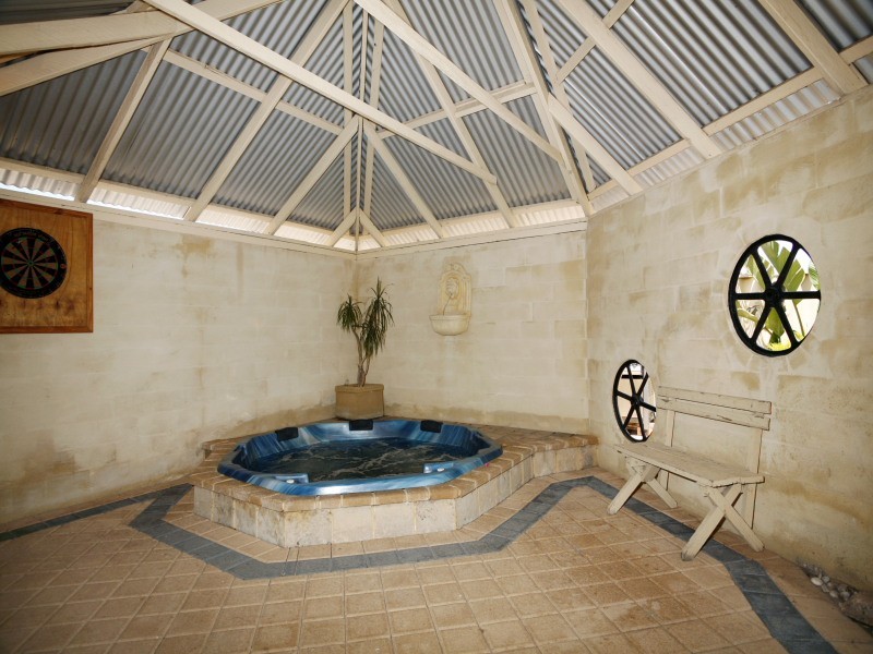 9 Gutha Rtt, Hocking WA 6065