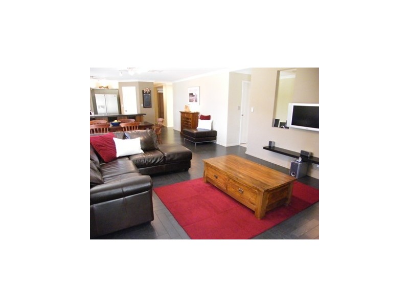 34 Crosthwait Circle, Tapping WA 6065