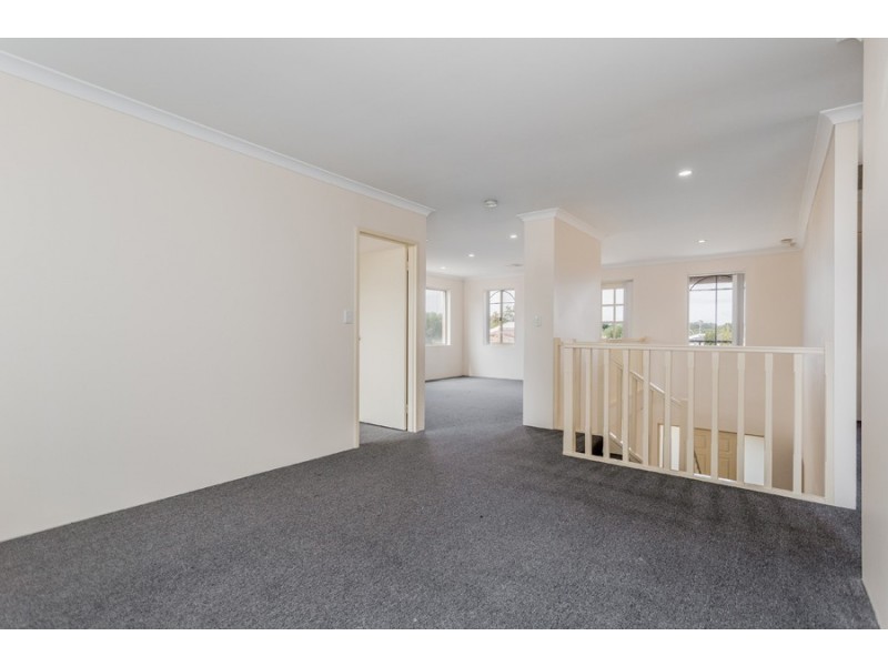 2 Malup Place, Sinagra WA 6065