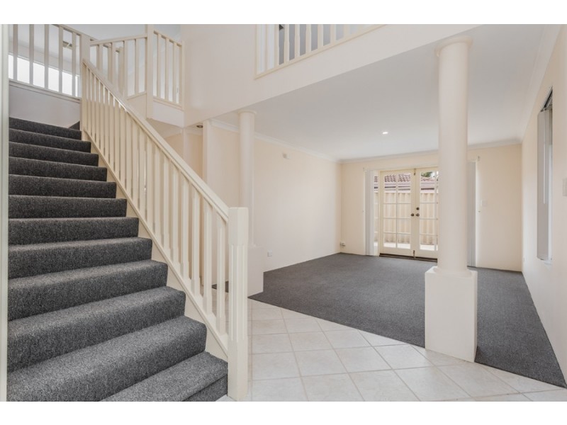 2 Malup Place, Sinagra WA 6065