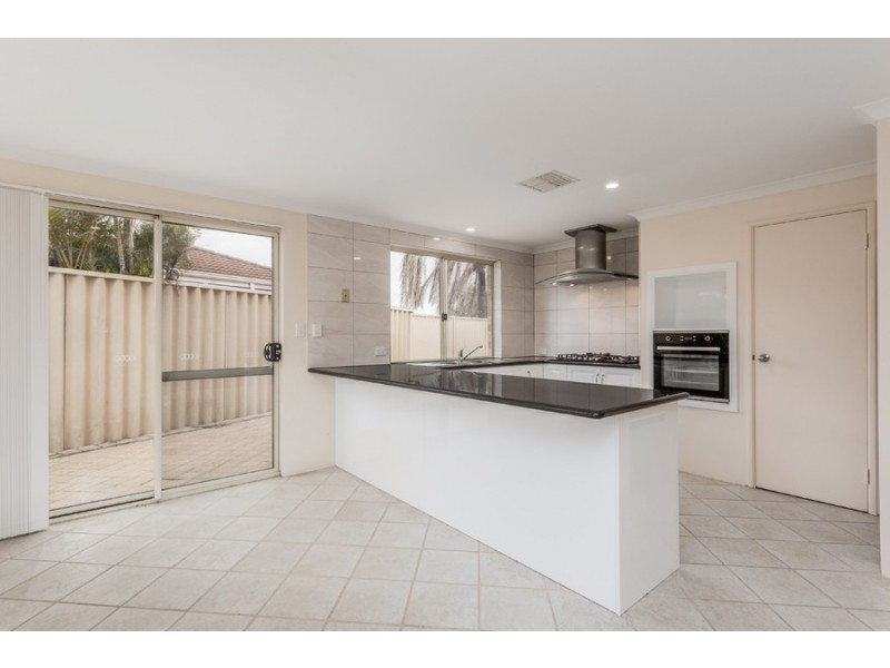 2 Malup Place, Sinagra WA 6065