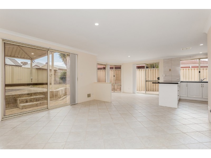 2 Malup Place, Sinagra WA 6065
