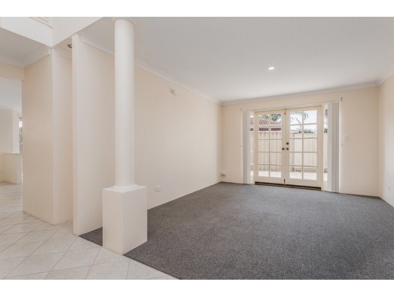 2 Malup Place, Sinagra WA 6065