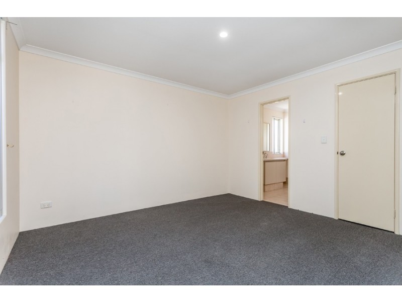 2 Malup Place, Sinagra WA 6065