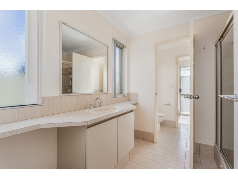 2 Malup Place, Sinagra WA 6065