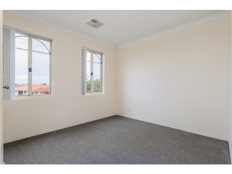 2 Malup Place, Sinagra WA 6065