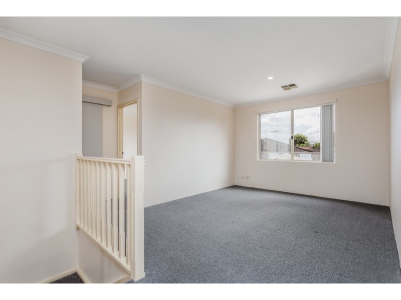 2 Malup Place, Sinagra WA 6065