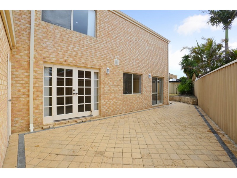 2 Malup Place, Sinagra WA 6065