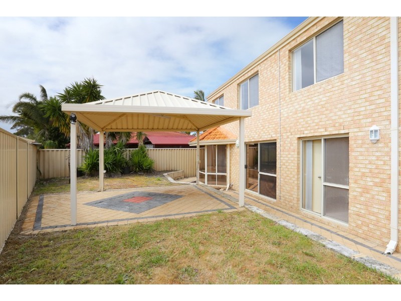 2 Malup Place, Sinagra WA 6065