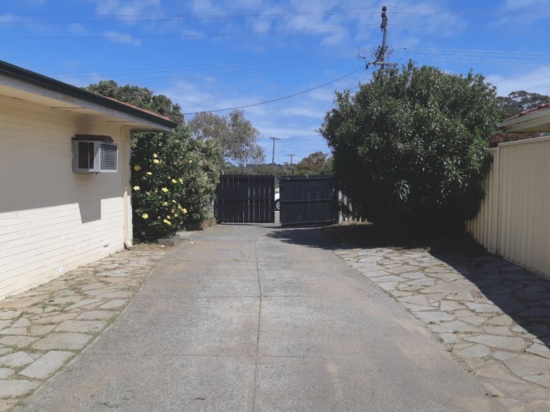 26 Thompson Drive, Wanneroo WA 6065