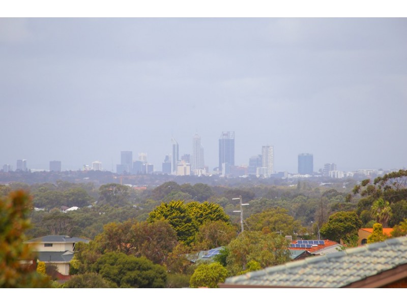 33 Bernedale Way, Duncraig WA 6023