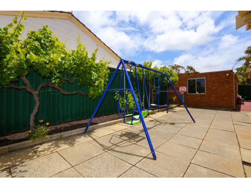 33 Bernedale Way, Duncraig WA 6023