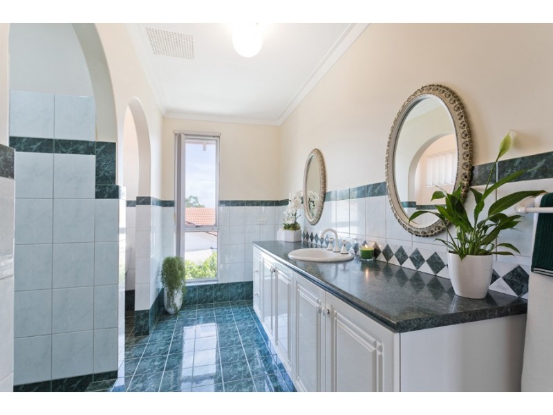 33 Bernedale Way, Duncraig WA 6023