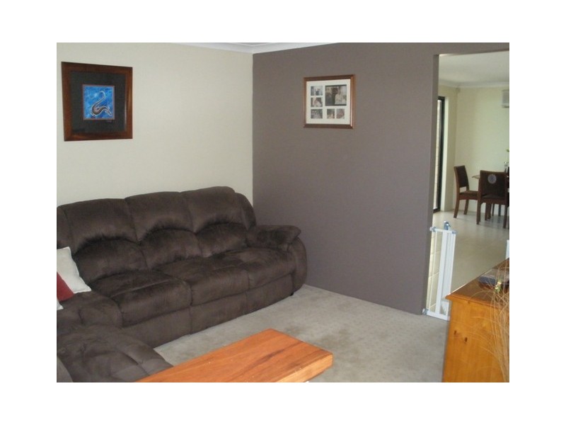 33 Frond Circuit, Banksia Grove WA 6031