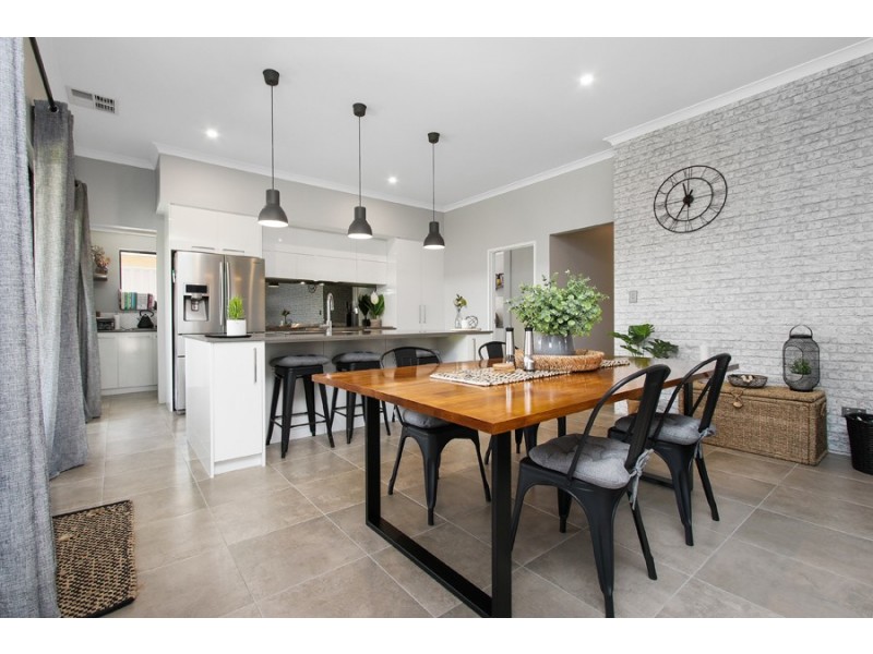 33 Nandina Avenue, Sinagra WA 6065