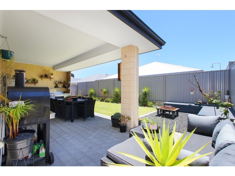 33 Nandina Avenue, Sinagra WA 6065